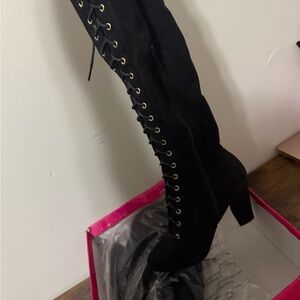 Black Lace-Up Mid Heel Women's Boots